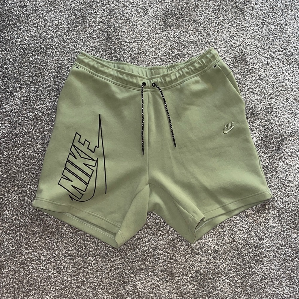 Men’s Nike Tech Shorts